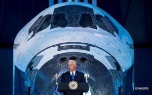 США вернут своих астронавтов на Луну, чтобы потом прыгнуть на Марс  – Пенс