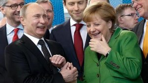 Поздравление Путина с днём рождения от "Трампа" и "Меркель" стало хитом YouTube