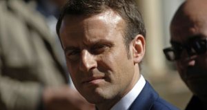 "Ъ": Макрон решил посетить ПМЭФ по приглашению Путина