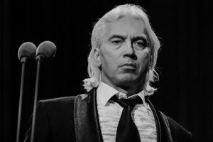 Директор Хворостовского опроверг информацию о смерти певца