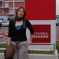 Суд в Турции приговорил журналистку WSJ к двум годам тюрьмы за пропаганду