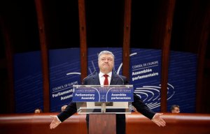 Россия не напала бы на Украину, если бы Киев не отказался от ядерного оружия - Порошенко