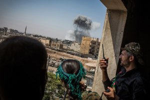 Коалиция во главе с США позволила боевикам ИГ эвакуироваться из Ракки