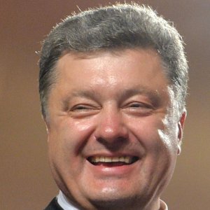Порошенко предлагает отменить депутатскую неприкосновенность (Документ передан на рассмотрение комитета, его статус определен как "неотложный")