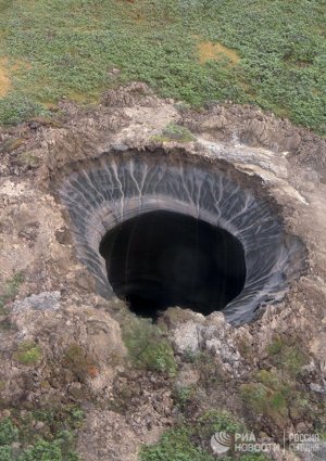 На Ямале увеличиваются образовавшиеся при выбросе газа гигантские воронки