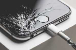 Апдейт iOS 11.0.3 показал, что Apple может отключать свои телефоны с неоригинальным дисплеем
