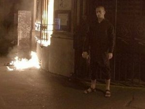 Суд освободил из-под стражи акциониста Петра Павленского после поджога французского ЦБ и поместил его в психстационар