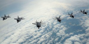 Примерно 200 американских самолётов 5-го поколения не готовы к боевым действиям