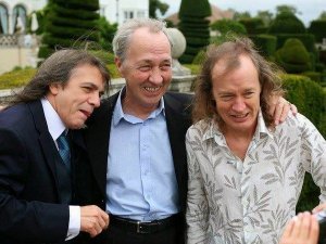 Умер бывший участник и продюсер AC/DC Джордж Янг