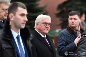 «Москва и Берлин должны противодействовать взаимному отдалению, которое происходило в последние годы» - Президент ФРГ Франк-Вальтер Штайнмайер на встрече с президентом РФ Владимиром Путиным