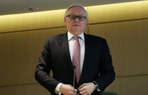 Рябков назвал санкции США политическим высокомерием, граничащим с диктатом