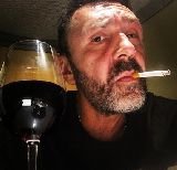 Сергей Шнуров купил брянской бабушке, живущей в ветхой конюшне, двухкомнатную квартиру