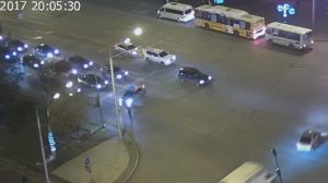 Полицейские в Уфе перекрыли целый проспект, чтобы пожилой человек мог перейти дорогу (Пожилой мужчина оказался инвалидом и не смог спустится в подземный переход)