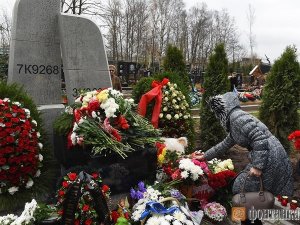 В Петербурге открыли памятник жертвам авиакатастрофы А321 над Синаем