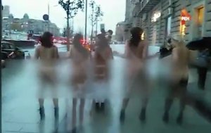 Россиянки без трусов за гонимого всемирно Вайнштейна