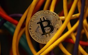 (и пирамида, и прачечная) Биткоин бьет все рекорды, преодолев отметку в $6600
