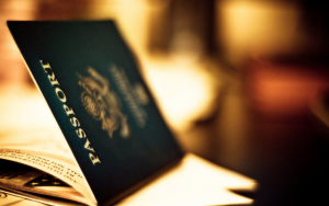 Власти США решили ставить в паспорта педофилов позорный штамп: о преступлениях гражданина сразу станет известно правоохранительным органам той страны, границу которой он собирается пересечь