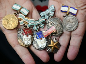 Исповедь матери-героини: вырастить двенадцать детей и лишиться единственной квартиры. «Квартирные рейдеры» выживают пенсионерку из жилища, заняв 15 квадратных сантиметров площади