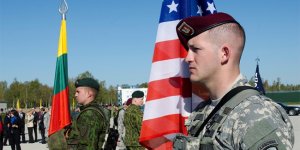 Уход войск США из Литвы сравнили с пактом Молотова-Риббентропа