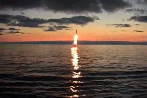 На видео сняли пуск уникальных ныряющих ракето-торпед "Водопад"