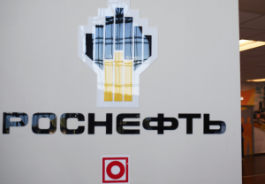 В "Роснефти" отказались принять повестку о вызове Сечина в суд по делу Улюкаева