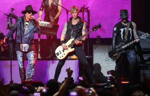 Guns N' Roses дадут концерт в Москве за день до финала ЧМ по футболу