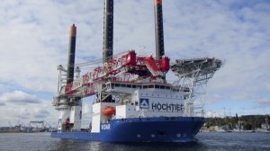 Первый в мире морской грузовой электроход спущен на воду в Китае