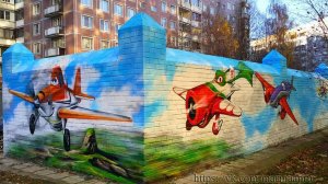 В Петербурге неизвестные художники превратили мусорки в произведения искусства
