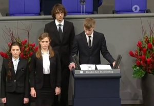 Мать школьника из ЯНАО прокомментировала выступление сына в бундестаге