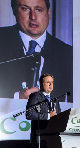 Директор по ИТ РЖД Евгений Чаркин на «CNews Forum 2017» объяснил, как корпорация превращается в «цифровую железную дорогу»