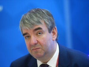 Глава Роструда посоветовал россиянам меньше праздновать и "больше времени тратить на работу"