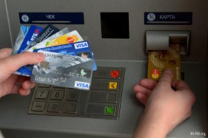 Дума приняла в I чтении закон об оповещении владельцев кредиток о задолженности