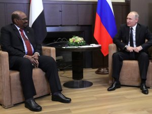 Обвиняемый в геноциде президент Судана попросил у Путина защиты от США