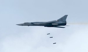 Бомбардировщики ВКС России нанесли удар по ИГИЛ на востоке Сирии (Минобороны опубликовало видео)