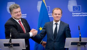 [«... но вы там держитесь»] Председатель Евросовета Туск заявил, что Евросоюз никогда не признает присоединение Крыма к России. Об этом он написал в Twitter по итогам встречи с Порошенко в Брюсселе