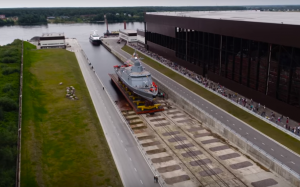 Малый ракетный корабль "Тайфун", оснащенный крылатыми ракетами "Калибр", спустили на воду в Петербурге