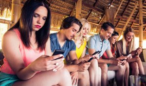 В Google придумали, как бороться с подсматривающими в смартфон