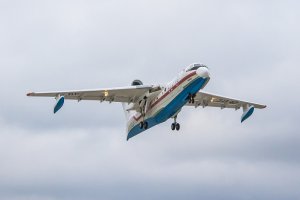 Поднят в воздух очередной серийный самолет-амфибия Бе-200ЧС построенный ПАО «ТАНТК им. Г.М. Бериева»