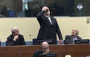 [«Я принял яд»] Бывший хорватский генерал Слободан Праляк, принявший яд во время оглашения вердикта по апелляции в Международном трибунале по бывшей Югославии (МТБЮ), скончался