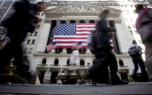 Биткоин на Уолл-стрит: планируется запустить торги криптовалютой на NASDAQ. Преодолев планку в $11 000, биткоин убедил нью-йорских финансистов считать его товаром