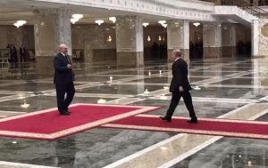 (Натан Кетке)  Путин приехал к Лукашенко на высоких каблуках – СМИ