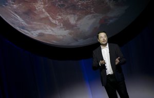 Илон Маск анонсировал запуск сверхтяжелой ракеты Falcon Heavy. Запуск ракеты будет осуществлен в январе