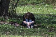 Мужчина и его сын вместе изнасиловали незнакомую им женщину