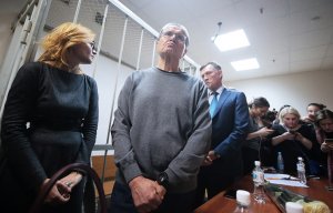 Суд приговорил экс-главу Минэкономразвития РФ Алексея Улюкаева к 8 годам лишения свободы в колонии строгого режима и штрафу в 130 млн рублей за взятку в размере $2 млн.