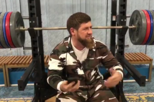 "Бедные американцы. Одна маленькая, но очень гордая Чеченская Республика....."  (Кадыров под штангой пожаловался на отсутствие приказа ступить на землю США)