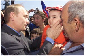 Путин рассказал водившим хоровод детям об управлении Россией