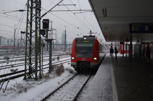 В Мюнхене мужчина выжил после того, как попал под две электрички