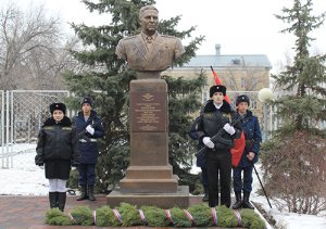 В этот день в 1908 году родился легендарный командующий ВДВ, генерал-майор армии, "Десантный Батя" - Василий Филиппович Маргелов (В Камышинском соединении ВДВ открыт памятник Василию  Маргелову)