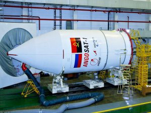 Специалисты РКК "Энергия" установили связь с ангольским спутником