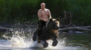 Американцы об игрушечном Путине на медведе